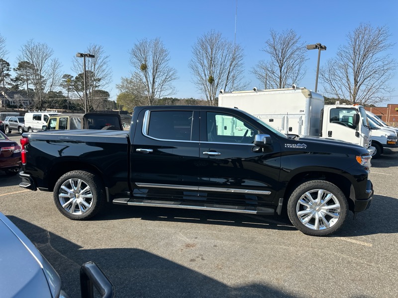Chevrolet Silverado 1500 4WD Crew Cab 147" High Country 2025