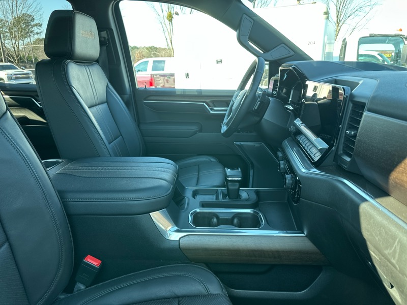 Chevrolet Silverado 1500 4WD Crew Cab 147" High Country 2025