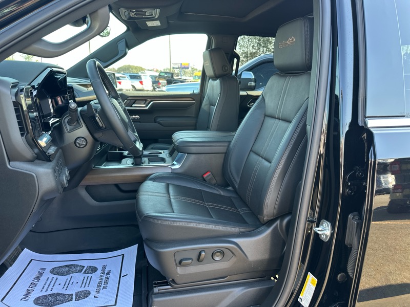 Chevrolet Silverado 1500 4WD Crew Cab 147" High Country 2025