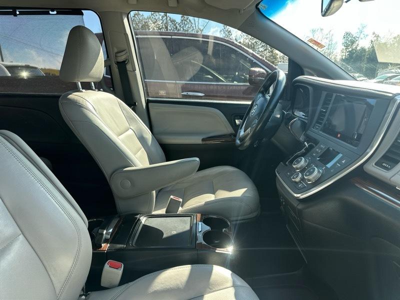 Toyota Sienna Limited 2017