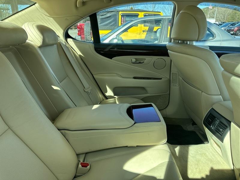 Lexus LS 460 4dr Sdn AWD 2011