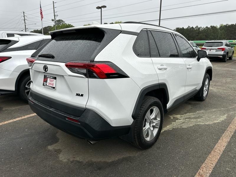 Toyota RAV4 XLE FWD (Natl) 2021
