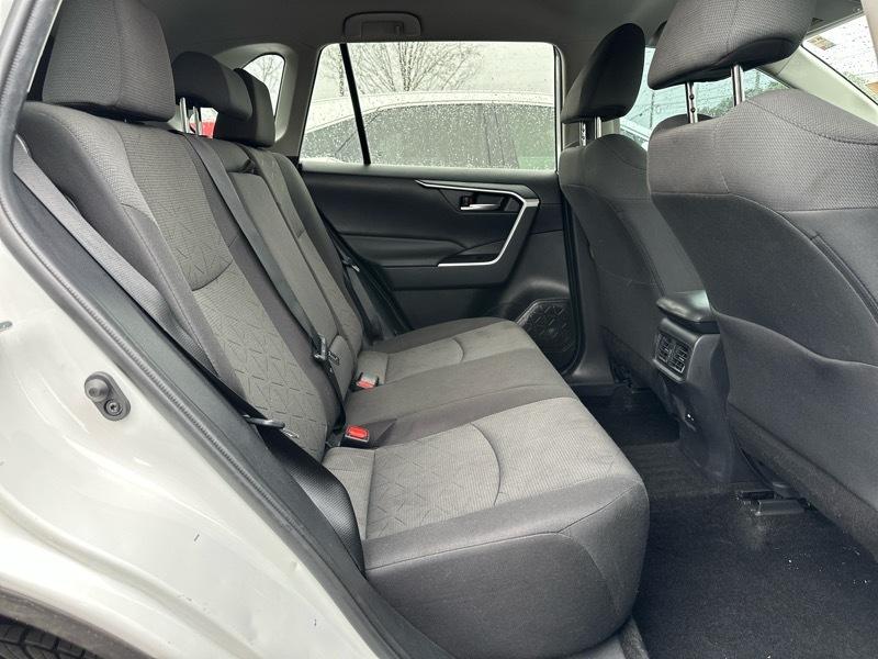 Toyota RAV4 XLE FWD (Natl) 2021