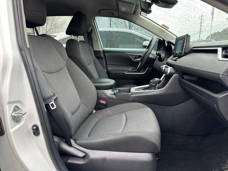 Toyota RAV4 XLE FWD (Natl) 2021