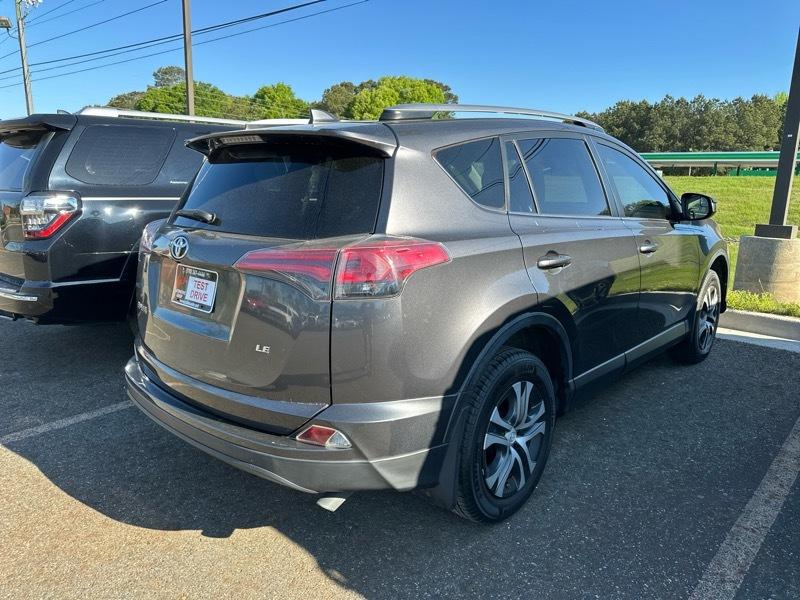 Toyota RAV4 LE FWD (Natl) 2018