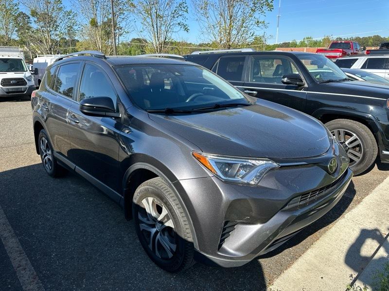 Toyota RAV4 LE FWD (Natl) 2018