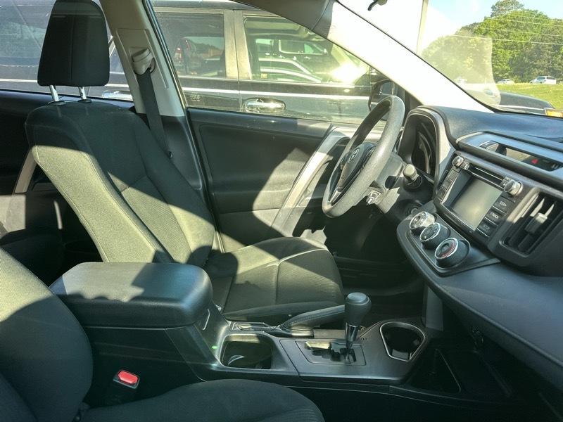 Toyota RAV4 LE FWD (Natl) 2018