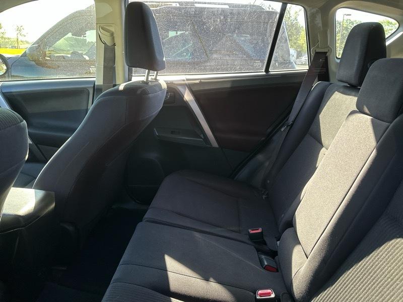 Toyota RAV4 LE FWD (Natl) 2018