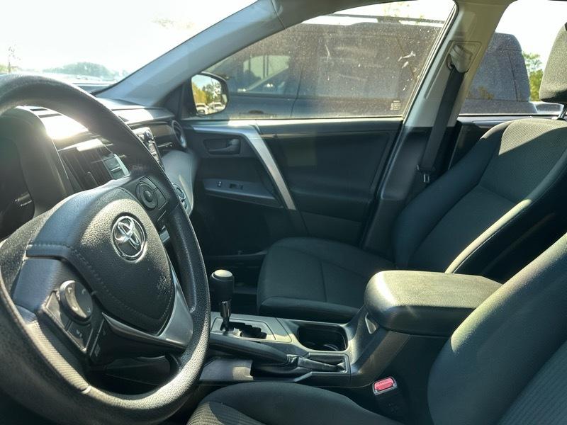 Toyota RAV4 LE FWD (Natl) 2018