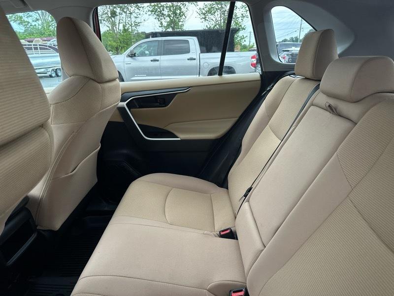 Toyota RAV4 LE FWD (Natl) 2019