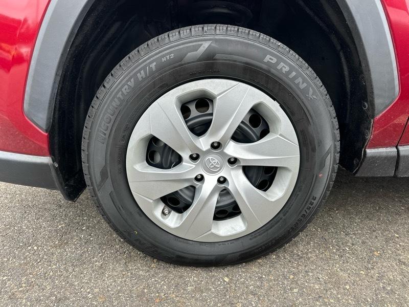 Toyota RAV4 LE FWD (Natl) 2019
