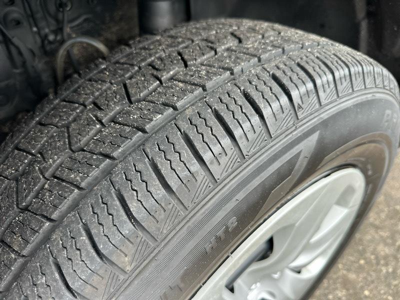 Toyota RAV4 LE FWD (Natl) 2019