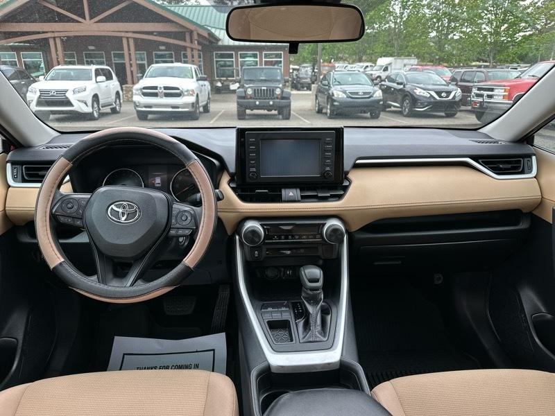 Toyota RAV4 LE FWD (Natl) 2019