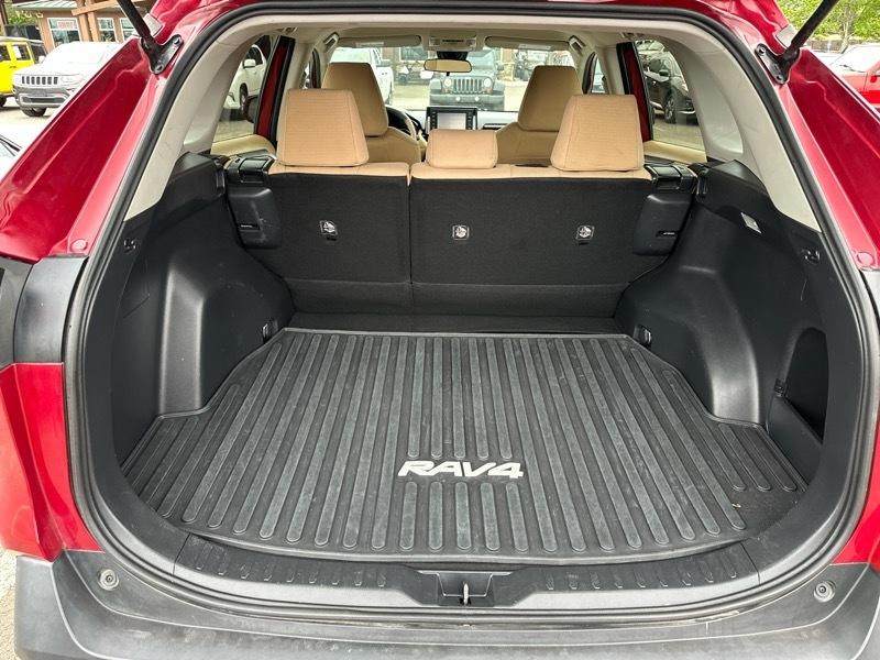 Toyota RAV4 LE FWD (Natl) 2019