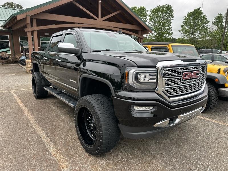 GMC Sierra 1500 4WD Crew Cab 143.5" Denali 2017