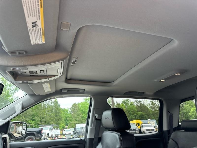 GMC Sierra 1500 4WD Crew Cab 143.5" Denali 2017