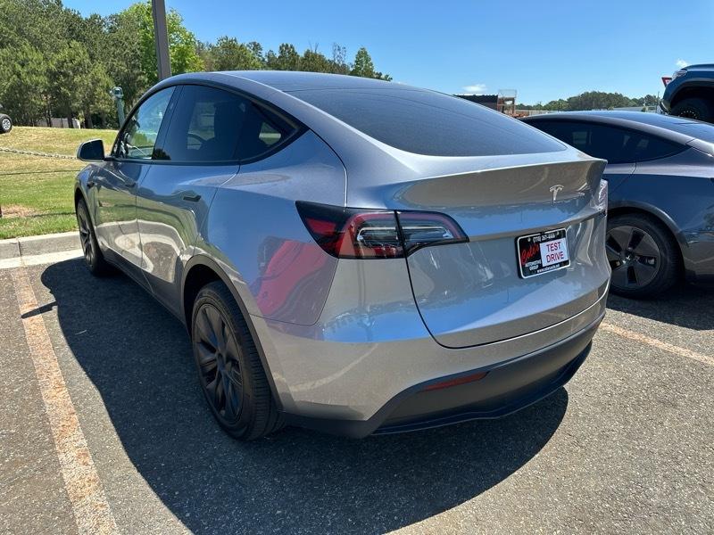 Tesla Model Y Long Range RWD *Ltd Avail* 2025
