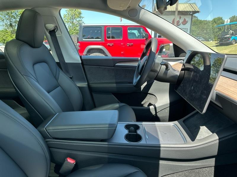 Tesla Model Y Long Range RWD *Ltd Avail* 2025