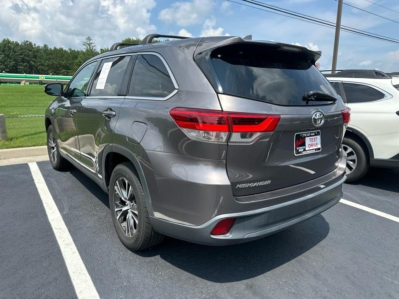 Toyota Highlander LE V6 FWD (Natl) 2019