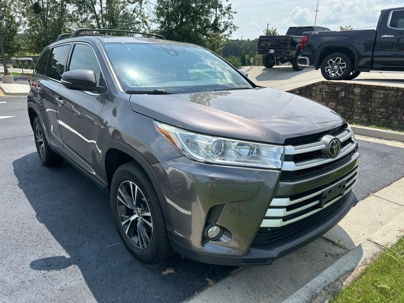Toyota Highlander LE V6 FWD (Natl) 2019