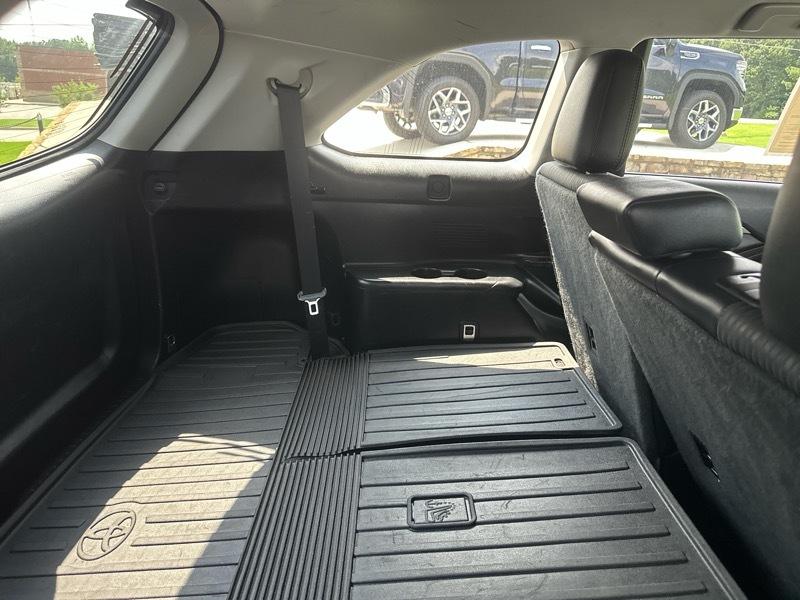 Toyota Highlander LE V6 FWD (Natl) 2019