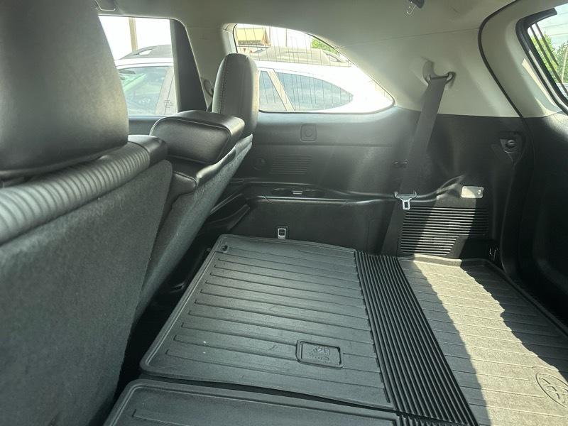 Toyota Highlander LE V6 FWD (Natl) 2019