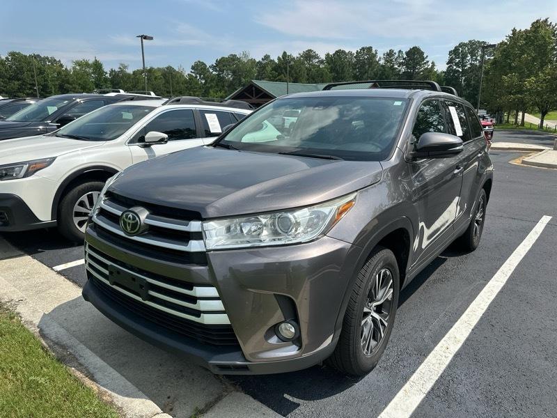 Toyota Highlander LE V6 FWD (Natl) 2019