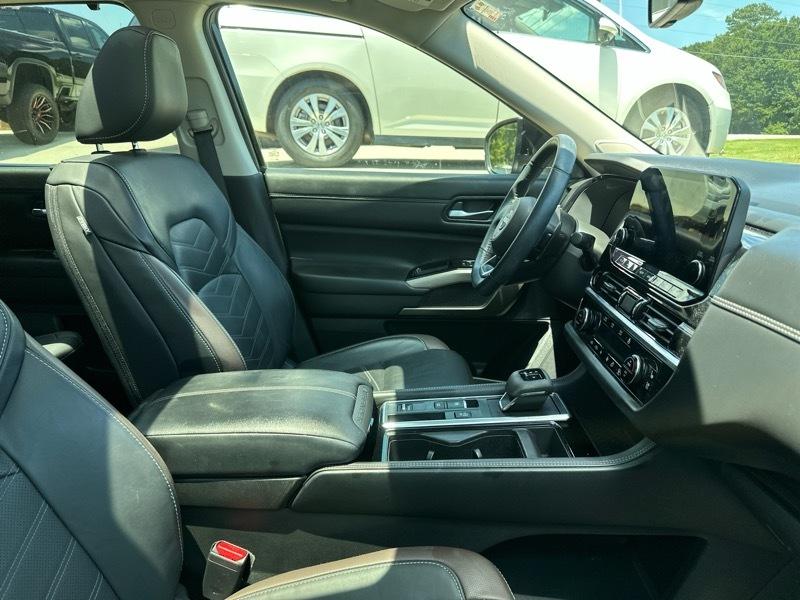 Nissan Pathfinder Platinum 2WD 2024