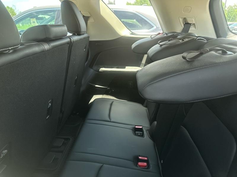 Nissan Pathfinder Platinum 2WD 2024