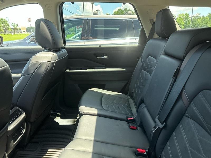 Nissan Pathfinder Platinum 2WD 2024
