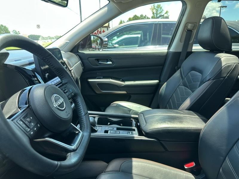 Nissan Pathfinder Platinum 2WD 2024