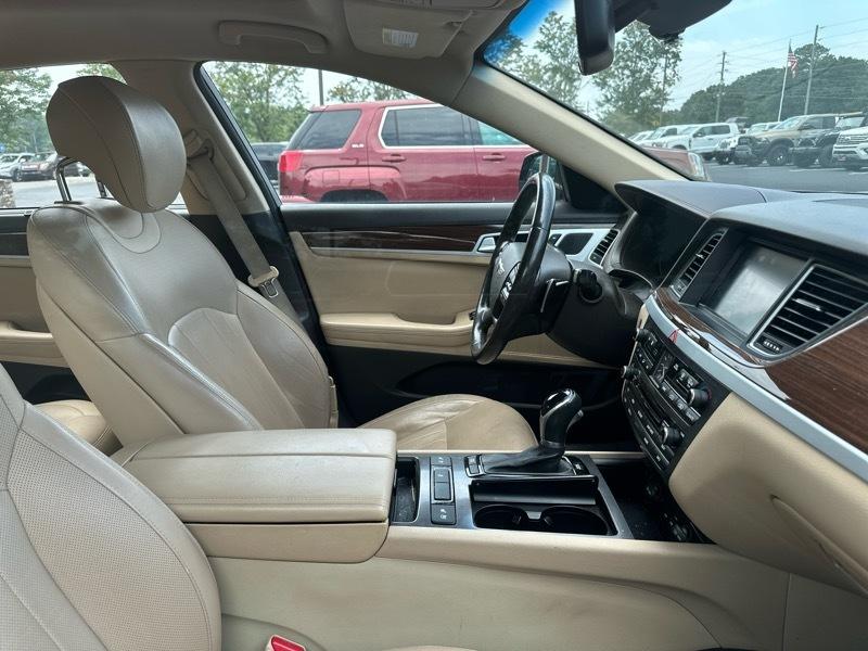 Hyundai Genesis 4dr Sdn V6 3.8L AWD 2015