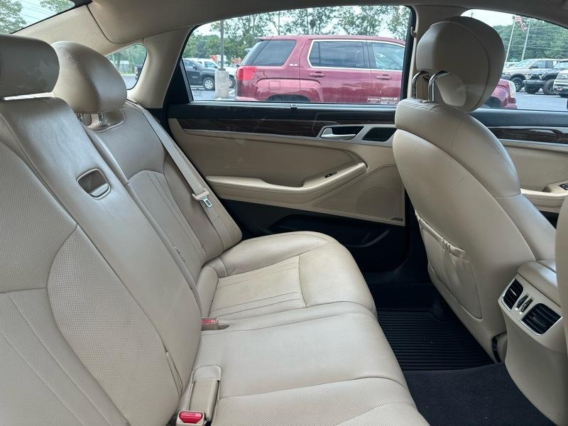 Hyundai Genesis 4dr Sdn V6 3.8L AWD 2015