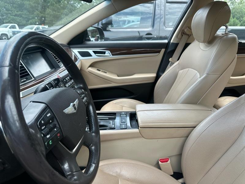 Hyundai Genesis 4dr Sdn V6 3.8L AWD 2015