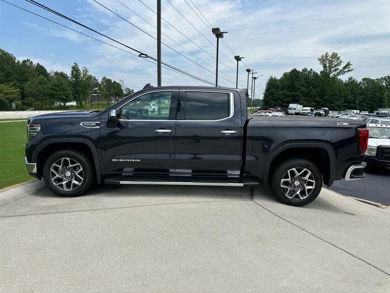 GMC Sierra 1500 4WD Crew Cab 147" SLT 2023