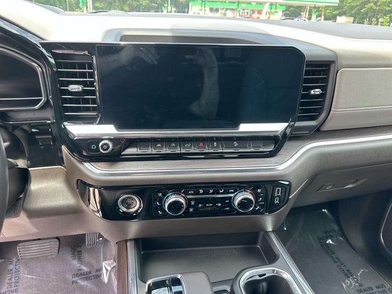 GMC Sierra 1500 4WD Crew Cab 147" SLT 2023