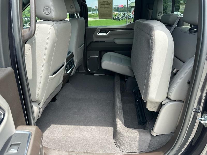 GMC Sierra 1500 4WD Crew Cab 147" SLT 2023