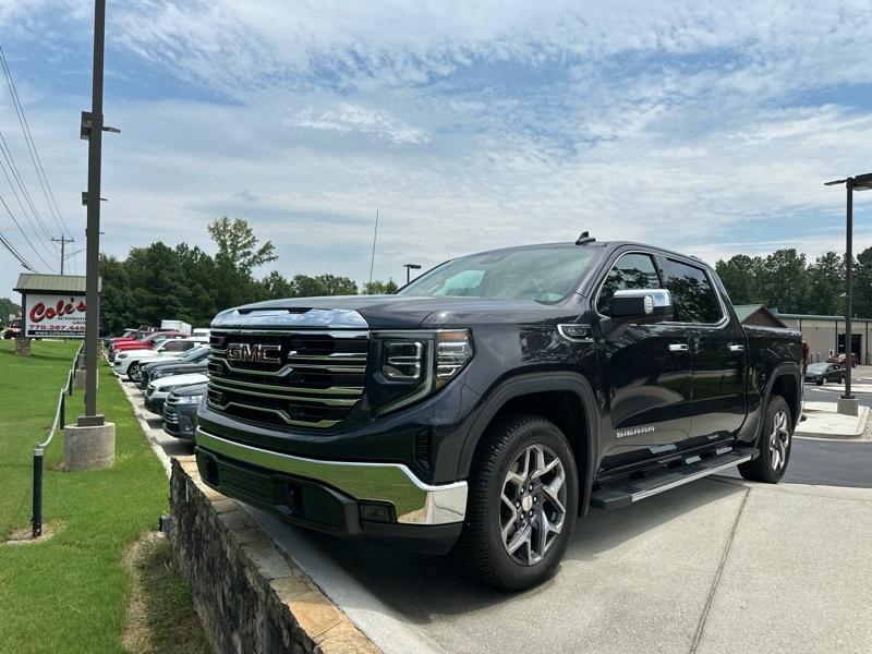 GMC Sierra 1500 4WD Crew Cab 147" SLT 2023