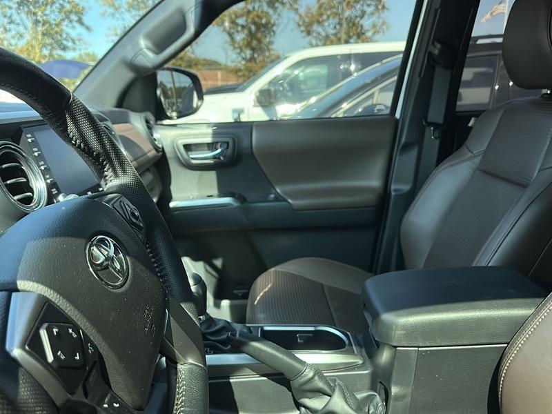 Toyota Tacoma 4WD Limited Double Cab 5' Bed V6 AT (Natl) 2022