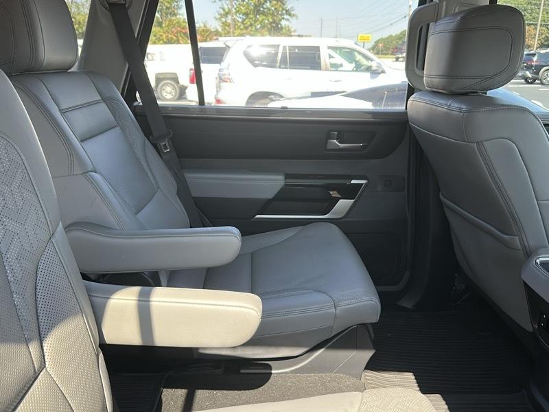 Toyota Sequoia  2024