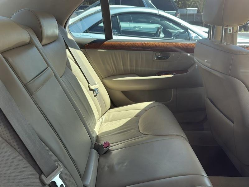 Lexus LS 430 4dr Sdn 2005