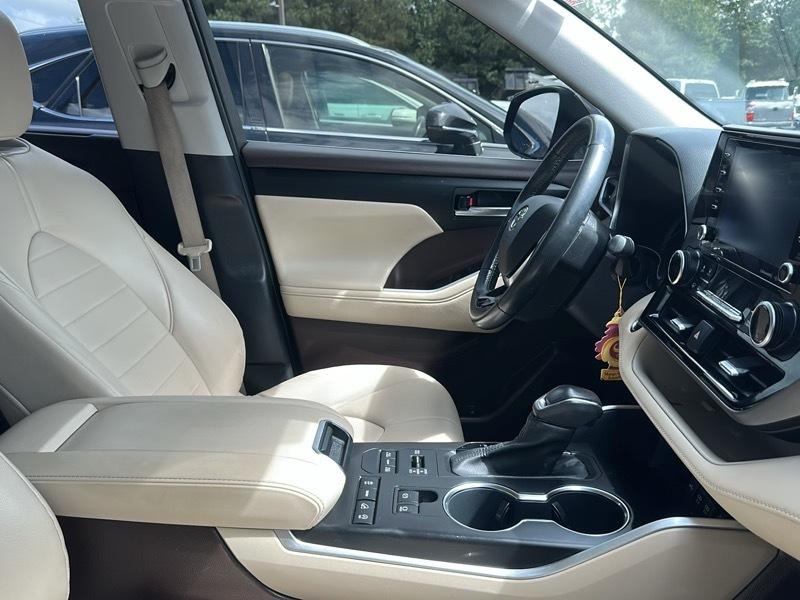 Toyota Highlander XLE AWD (Natl) 2021