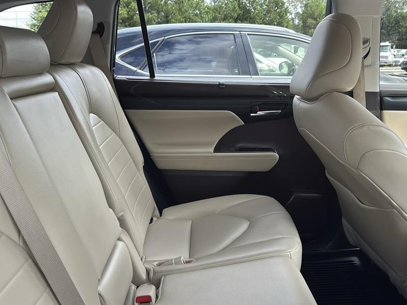 Toyota Highlander XLE AWD (Natl) 2021
