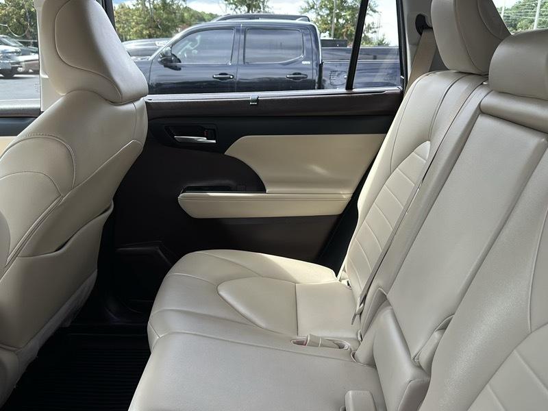 Toyota Highlander XLE AWD (Natl) 2021