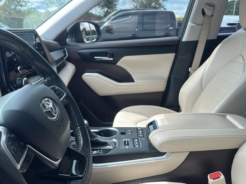 Toyota Highlander XLE AWD (Natl) 2021