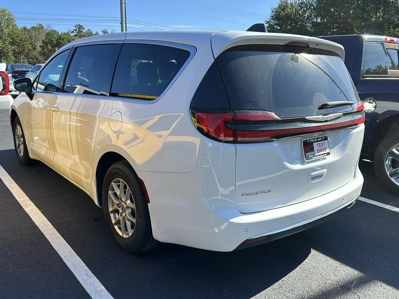 Chrysler Pacifica Select FWD 2025