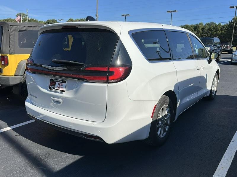 Chrysler Pacifica Select FWD 2025