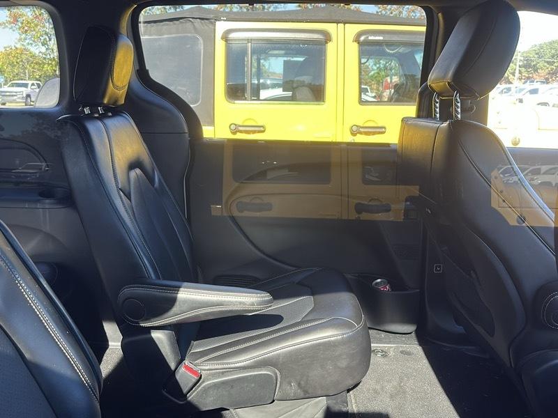 Chrysler Pacifica Select FWD 2025