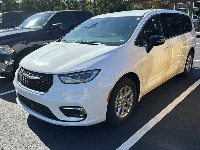 Chrysler Pacifica Select FWD 2025