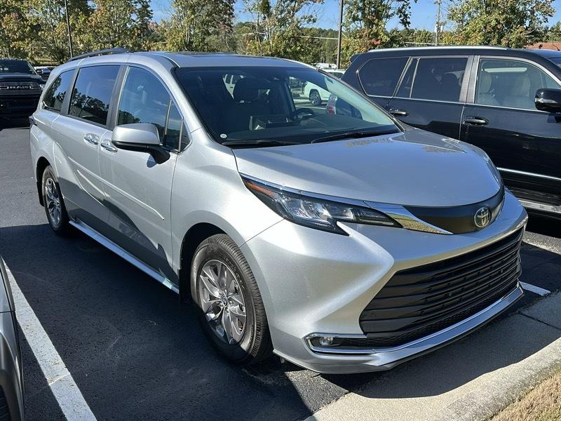 Toyota Sienna XLE FWD 8-Passenger (Natl) 2023